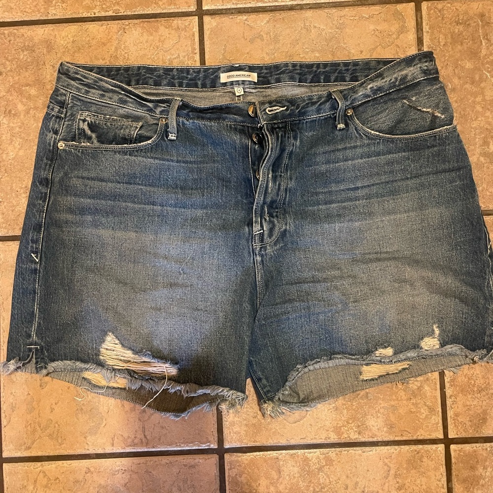 Good American Bombshell Denim shorts